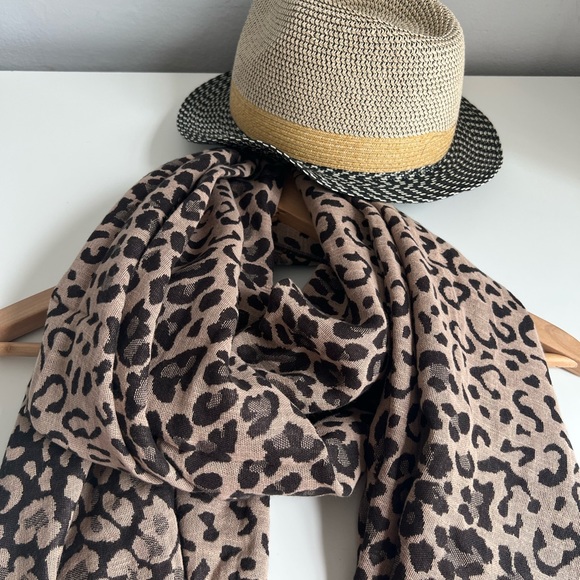 Silence + noise scarf - Picture 4 of 6